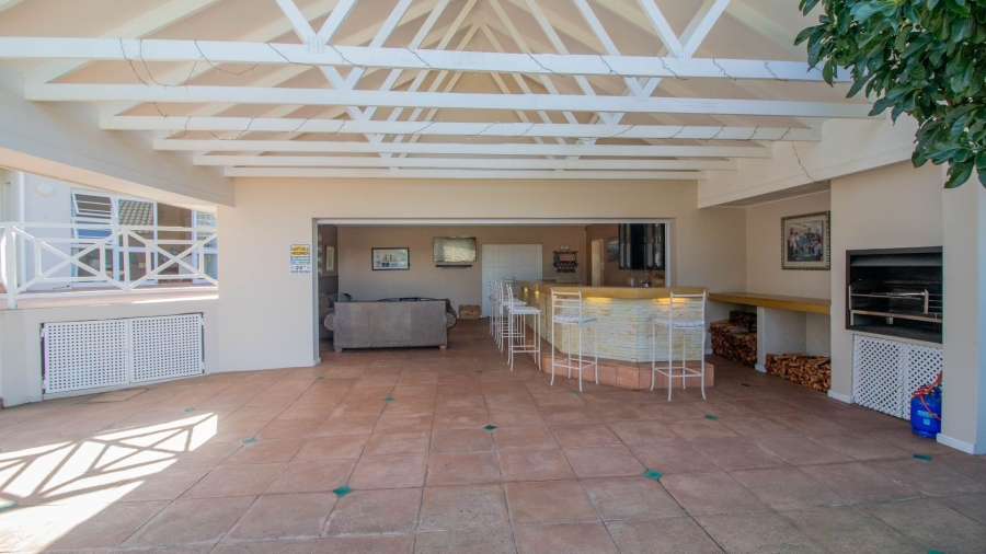 6 Bedroom Property for Sale in Beacon Bay Eastern Cape